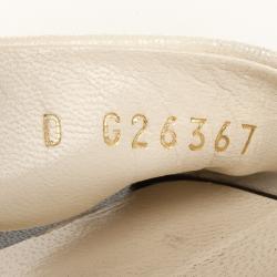 مملوكة مسبقًا Chanel Black &amp; White Leather CC Bow Mules Size 38.5