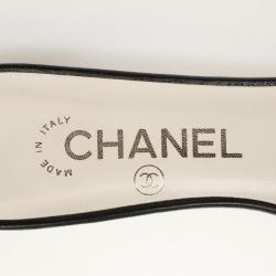 مملوكة مسبقًا Chanel Black &amp; White Leather CC Bow Mules Size 38.5
