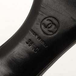 مملوكة مسبقًا Chanel Black &amp; White Leather CC Bow Mules Size 38.5