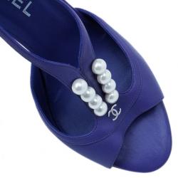 مملوكة مسبقًا صندل شانيل لآلئ جلد بنفسجي مقاس 39