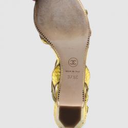 مملوكة مسبقًا Chanel Gold Python Sandals Size 37.5