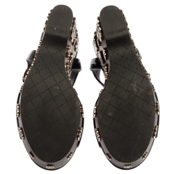 مملوكة مسبقًا صندل شانيل كعب روكي مقدمة مفتوحة مزخرف كاميليا جلد لامع أسود مقاس 38