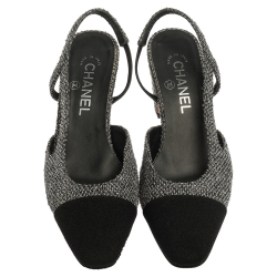 مملوكة مسبقًا Chanel Two Tone Metallic Tweed And Fabric CC Block Heel Slingback Sandals Size 38