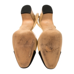 Pre Owned صندل شانيل فتحة كعب غطاء مقدمة قماش أسود وجلد بيج مقاس 37