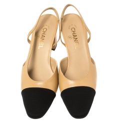 Pre Owned صندل شانيل فتحة كعب غطاء مقدمة قماش أسود وجلد بيج مقاس 37