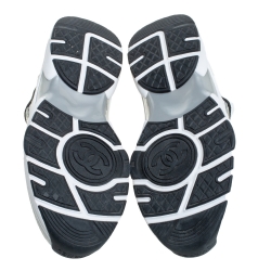 Pre Owned حذاء رياضي شانيل منخفض من أعلى سي سي سويدي وقماش ثلاثي اللون مقاس 39