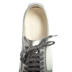 مملوكة مسبقًا Chanel White/Silver Leather CC Low Top Sneakers Size 37