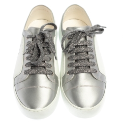 مملوكة مسبقًا Chanel White/Silver Leather CC Low Top Sneakers Size 37