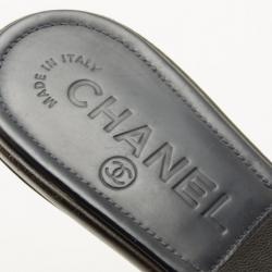 Pre Owned Chanel Navy and Black Leather CC Logo Slides Size 37.5