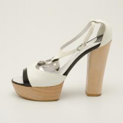 مملوكة مسبقًا Chanel White and Black Wooden Platform Sandals Size 40.5