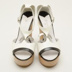 مملوكة مسبقًا Chanel White and Black Wooden Platform Sandals Size 40.5