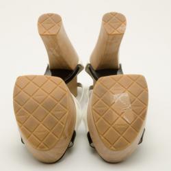 مملوكة مسبقًا Chanel White and Black Wooden Platform Sandals Size 40.5