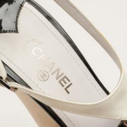 مملوكة مسبقًا Chanel White and Black Wooden Platform Sandals Size 40.5