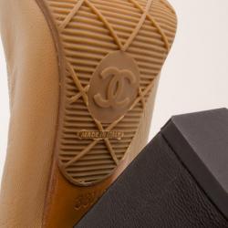 Pre Owned Chanel Beige and Black Leather Cap Toe Pumps Size 38.5