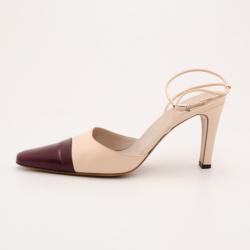 مملوكة مسبقًا Chanel Beige and Burgundy Classic Cap Toe Slingback Heels Size 39