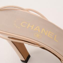 مملوكة مسبقًا Chanel Beige and Burgundy Classic Cap Toe Slingback Heels Size 39