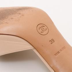 مملوكة مسبقًا Chanel Beige and Burgundy Classic Cap Toe Slingback Heels Size 39