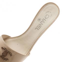 Pre Owned Chanel Cream Patent CC Slides Size 39.5