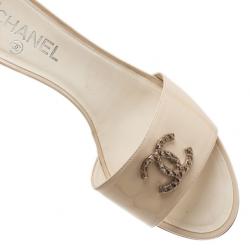 Pre Owned Chanel Cream Patent CC Slides Size 39.5