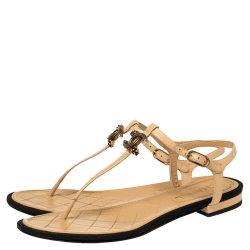 مملوكة مسبقًا Chanel Beige/ Black CC Logo T Strap Thong Sandals Size 39