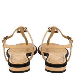 مملوكة مسبقًا Chanel Beige/ Black CC Logo T Strap Thong Sandals Size 39