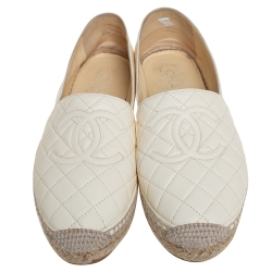 مملوكة مسبقًا Chanel White Quilted Leather CC Espadrille Flats Size 39
