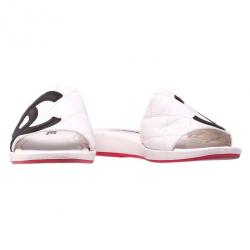 مملوكة مسبقًا Chanel White Leather CC Cambon Slides Size 38