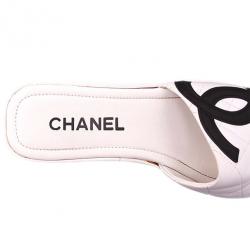 مملوكة مسبقًا Chanel White Leather CC Cambon Slides Size 38