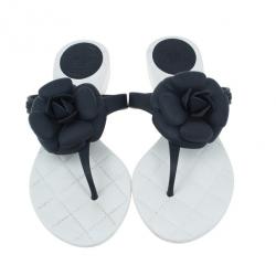 مملوكة مسبقًا Chanel Black Camellia Thong Sandals Size 37