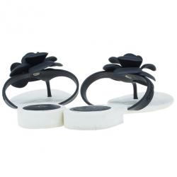 مملوكة مسبقًا Chanel Black Camellia Thong Sandals Size 37