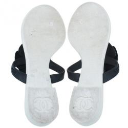 مملوكة مسبقًا Chanel Black Camellia Thong Sandals Size 37