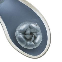 مملوكة مسبقًا Chanel Silver Camellia Jelly Sandals Size 38