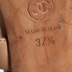 مملوكة مسبقًا Chanel Beige Leather Strappy Turnlock Ankle Strap Sandals Size 37.5