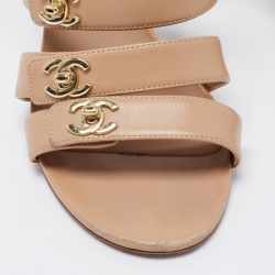 مملوكة مسبقًا Chanel Beige Leather Strappy Turnlock Ankle Strap Sandals Size 37.5