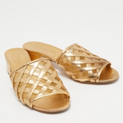 مملوكة مسبقًا Chanel Gold Leather CC Block Heel Slide Sandals Size 39.5