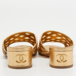 مملوكة مسبقًا Chanel Gold Leather CC Block Heel Slide Sandals Size 39.5