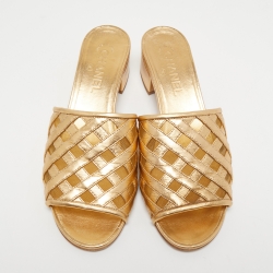 مملوكة مسبقًا Chanel Gold Leather CC Block Heel Slide Sandals Size 39.5