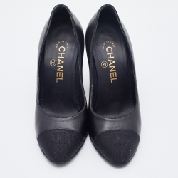 Pre Owned Chanel Black Leather and Fabric CC Cap Toe Pearl Embellished Block Heel Pumps Size 36.5