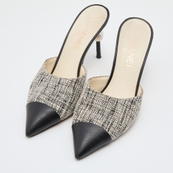 مملوكة مسبقًا Chanel Black/White Tweed and Leather CC Pearl Embellished Heel Mules Size 38