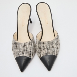 مملوكة مسبقًا Chanel Black/White Tweed and Leather CC Pearl Embellished Heel Mules Size 38