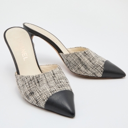 مملوكة مسبقًا Chanel Black/White Tweed and Leather CC Pearl Embellished Heel Mules Size 38