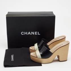 Pre Owned Chanel Cream/Blue Patent Leather CC Wooden Platform Clogs Sandals Size 37