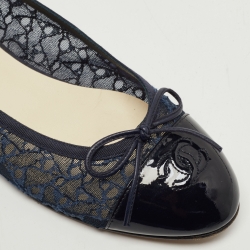 Pre Owned Chanel Blue Two Tone Lace and Patent Leather CC Cap Toe Ballet Flats Size 39