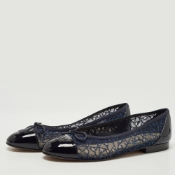 Pre Owned Chanel Blue Two Tone Lace and Patent Leather CC Cap Toe Ballet Flats Size 39