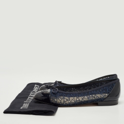 Pre Owned Chanel Blue Two Tone Lace and Patent Leather CC Cap Toe Ballet Flats Size 39
