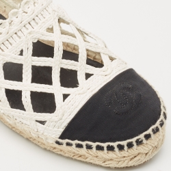 Pre Owned Chanel White/Back Knit Fabric and Canvas Interlocking CC Logo Espadrilles Size 39