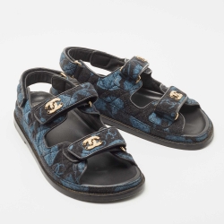 مملوكة مسبقًا Chanel Blue/Black Denim CC Dad Sandals Size 37