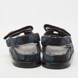 مملوكة مسبقًا Chanel Blue/Black Denim CC Dad Sandals Size 37