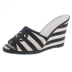 مملوكة مسبقًا Chanel Black and White Striped Canvas Wedge Slides Size 38