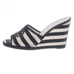 مملوكة مسبقًا Chanel Black and White Striped Canvas Wedge Slides Size 38